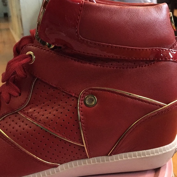 Micheal Kors WOMEN sneakers, size 8 US - Picture 3 of 3